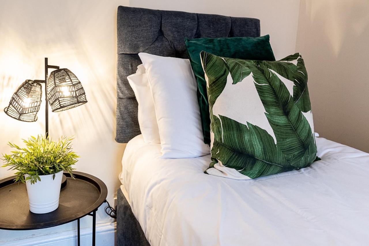 2 Bed, Up To 6 Guests Near Chester City Centre Zewnętrze zdjęcie